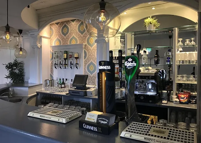 Glen Oaks Отель