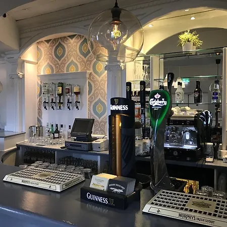 Glen Oaks Hotel